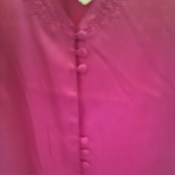 Solange Satin Negligee Size 22/24 V-Neck in Hot Pink with Lace Floral Accents - Picture 5 of 6